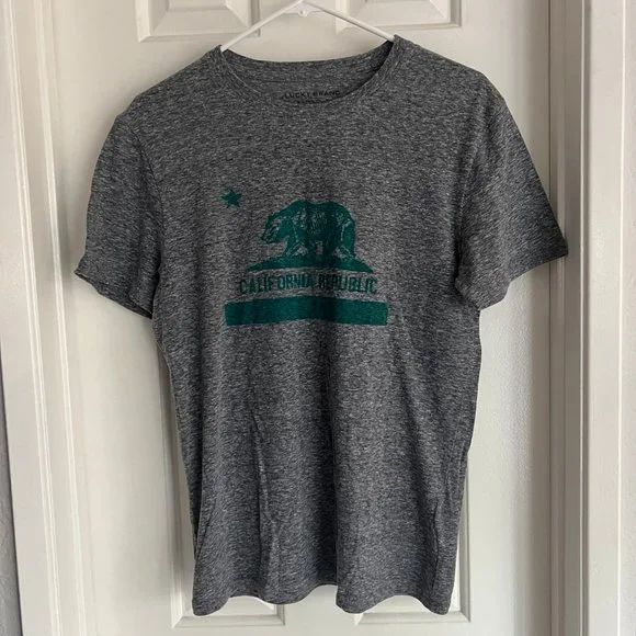 Lot of 3 Lucky Brand Graphic Tees - Picture 3 of 4